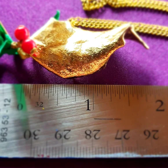Genuine 24K GEP Holly Leaf Convertible Pin/Necklace with Berries & Ribbon Bow - Picture 7 of 7